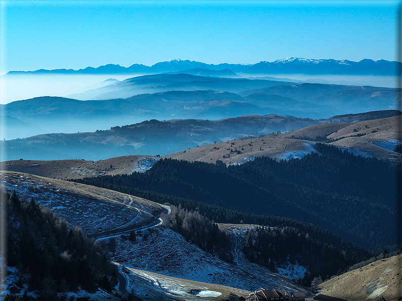 foto Salita dal Monte Tomba a Cima Grappa